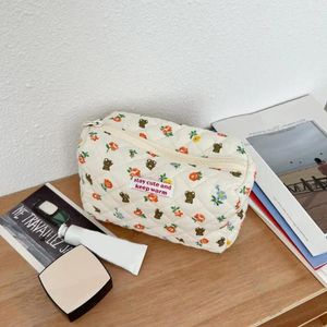 Sacs de rangement Cosmetic Sac Design espace sauvage portable ours à imprimé fleur toitrante Pouche de voyage sac à main