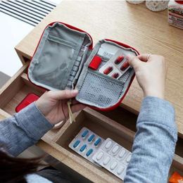 Sacs de rangement Trousse de premiers secours Portable Kits de reçus de médicaments en plein air Tissus imperméables Sac d'urgence Carte de fichiers Fournitures ménagères