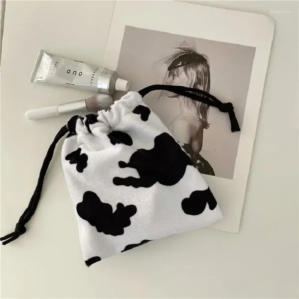 Sacs de rangement inspires simples de vache de vache paquet poche en peluche sac de voyage mini-gouttes de lavage cosmétique portable