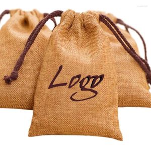 Bolsas de almacenamiento para joyería, regalo de lino, 8x11cm, 9x12cm, 10x15cm, 13x17cm, paquete de 50 sacos de lino con logotipo personalizado, bolsa con cordón de yute para cosméticos