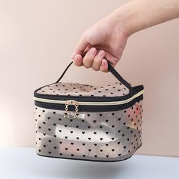 Opbergtassen Love Heart Mesh Cosmetic Bag Grote capaciteit Duidelijke reistoiletische Organisator Lege container Make -up