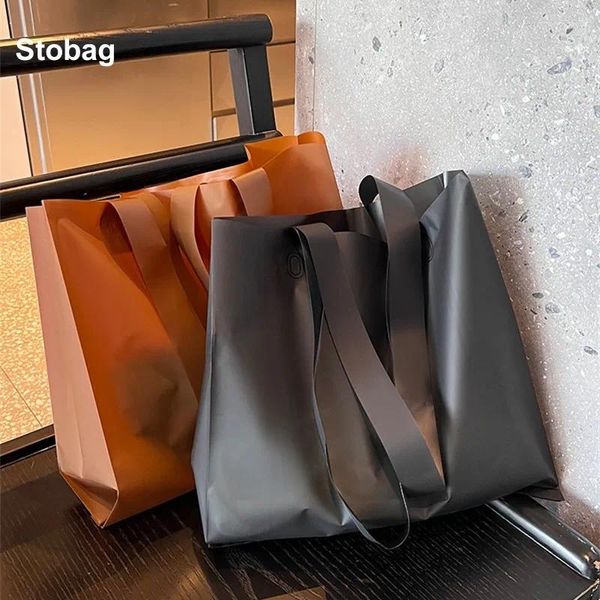 Sacs de rangement Stobag 50pcs noir sac à provisions en plastique givré fourre-tout vêtements d'épaule cadeau paquet pochette sac à main portable logo personnalisé (extra