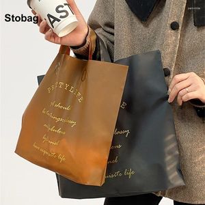 Opbergtassen stobag 50 stks zwarte matte boodschappentas draagtas matte plastic kleding cadeau pakket pouch handtas draagbaar aangepast logo (extra kosten)