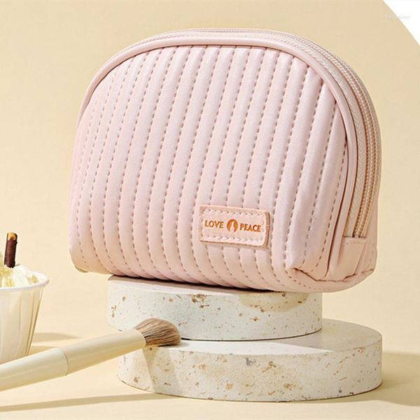 Bolsas de almacenamiento Bolsa de cosméticos ligera para mujer Bolsa de belleza semicírculo cortical para el hogar Viaje simple a casa Paquete de maquillaje portátil impermeable