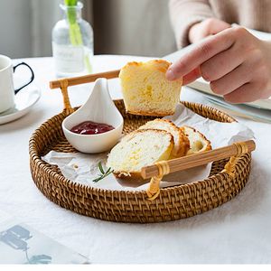 Cestas de almacenamiento Bandeja de mimbre tejida a mano con mango de madera Cesta de mimbre redonda Plato de comida para pan Plato de pastel de frutas Plato para servir la cena 221118