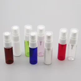Bouteilles de rangement 100pcs 20 ml bouteille en plastique de compagnie blanche vide avec pompe à crème de lotion petits emballages à main esthétique