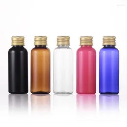 Botellas de almacenamiento 100pcs 50 ml de botella de champú de color marrón azul negro transparente con tornillo de aluminio Capacidad pequeña Capacidad 50cc loción