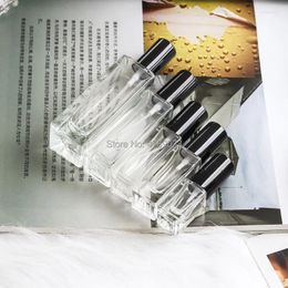 Botellas de almacenamiento 10pcs 3 ml 4ml 7ml 20ml 30ml viajar atomizador de perfume de vidrio transparente mini botella de spray rehilable con oro/plata