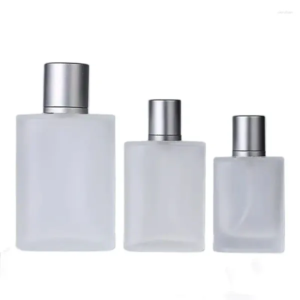 Botellas de almacenamiento 10 unids Botella de vidrio de perfume Viales esmerilados Contenedor 25 ml 50 ml 100 ml Bomba de pulverización Tapa blanca Embalaje portátil recargable