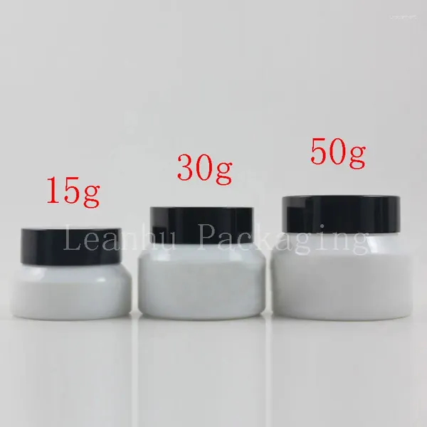 Bouteilles de rangement (12pc / lot) Wholesale 15g / 30g / 50g Bouteille en verre blanche avec masque de casquette noire / maquillage de récipient d'emballage à la crème