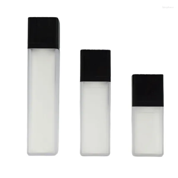 Bouteilles de stockage 15 ml 30 ml 50 ml couvercle noir brillant presse Lotion pompe carrée blanc givre en plastique bouteille sans air essence crème solaire flacons sous vide