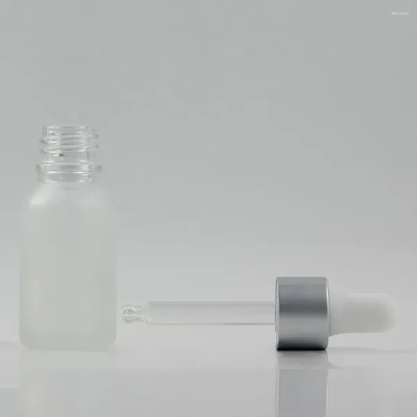 Bouteilles de stockage Bouteille en verre de 15 ml avec compte-gouttes en argent mat Emballage d'échantillon de soins de la peau Huile essentielle en gros