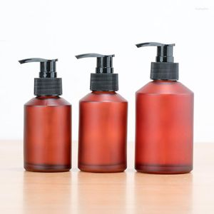 Bouteilles de stockage 1 pièces personnalisées 120/200 ml bouteille en verre ambré givré avec pompe de shampooing Lotion Balck 4OZ Skincare Empy liquide rechargeable