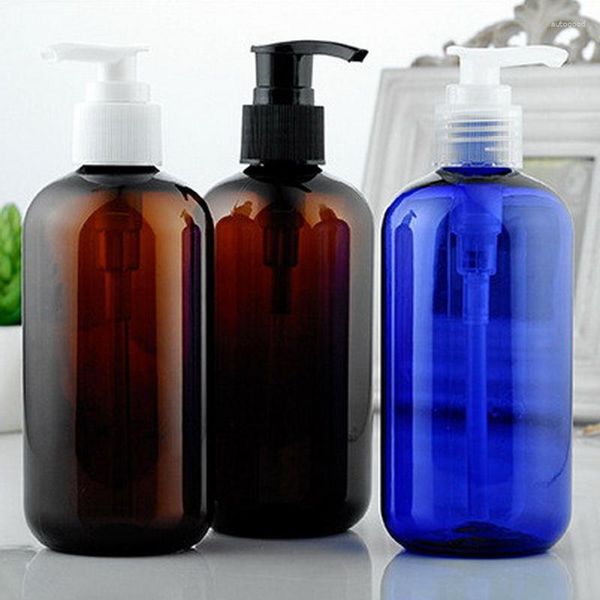 Botellas de almacenamiento 20 unids/lote 250ml Color azul ámbar PET loción cosmética recargable botella de plástico de hombro redondo con bomba de emulsión de tornillo