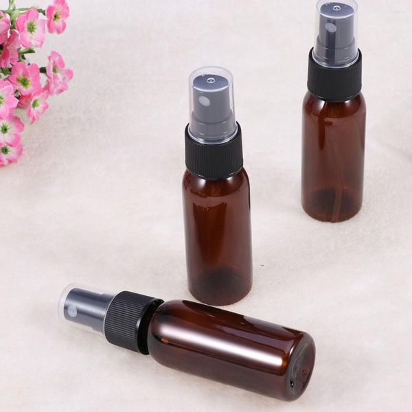 Botellas de almacenamiento 20 piezas Mini botella de plástico pequeña vacía con atomizador para maquillaje y cuidado de la piel Uso de viaje recargable (marrón con rociador negro)