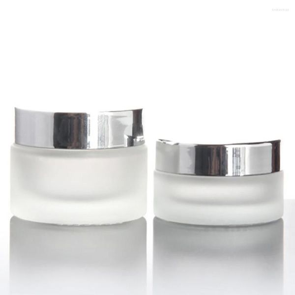 Botellas de almacenamiento Envase de tarro de vidrio de 50 g con tapa de metal plateado Empaquetado cosmético transparente esmerilado para la venta