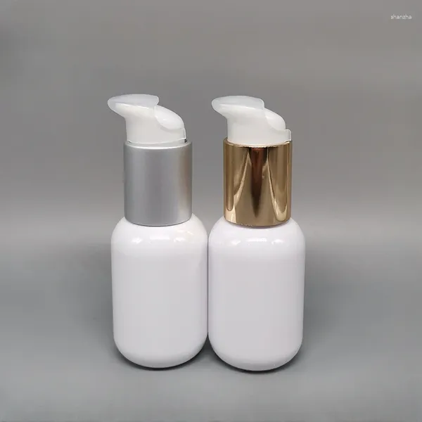 Botellas de almacenamiento 50 ml Botella de loción PET blanco redondo recargable con bomba esencia aceite oro y plata bomba