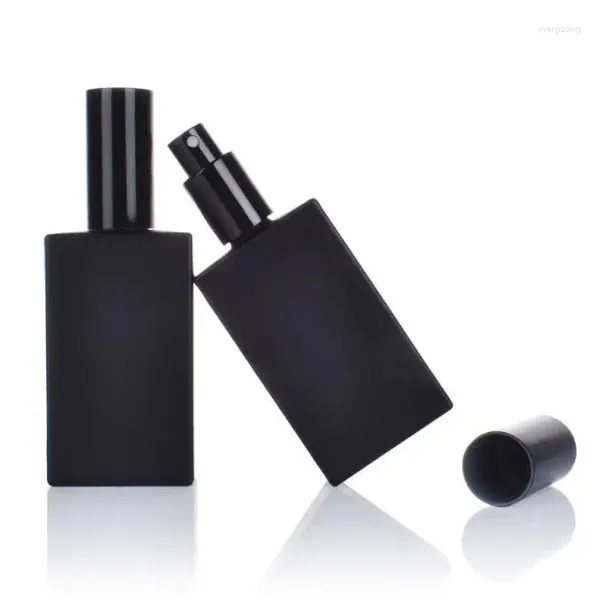Botellas de almacenamiento 50pcs 50 ml de vidrio negro perfum botella de pulverización fina rociador de niebla fina de contenedor de atomizador de perfume de aceite esencial SN147