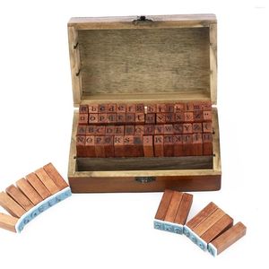 Bouteilles de stockage 70pcs tampons en caoutchouc en bois rustique lettre alphabet vintage avec boîte pour l'artisanat de fabrication de scrapbooking