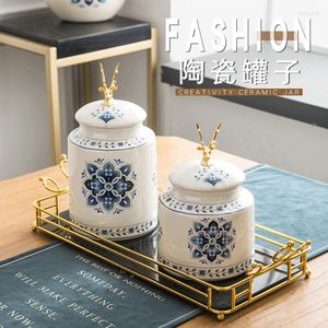 Bouteilles de stockage chinois classique bleu et blanc réservoir en céramique ornements de meubles artisanat décoratif peint ensemble général