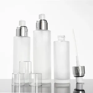 Bouteilles de rangement bouteille de lotion de conception 100 ml Récipient de pulvérisation givrée transparente