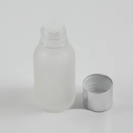 Bouteilles de rangement vide vide de bouteille cosmétique Verre givrée de luxe avec couvercle de vis en plastique blanc 15 ml en gros