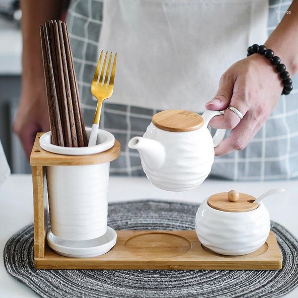 Bouteilles De Stockage De Style Européen Céramique Assaisonnement Boîte Ensemble Salière Bouteille D'huile Baguettes Tube Combinaison Avec Plateau En Bambou Maison Cuisine