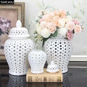Bouteilles de stockage Pot général européen en porcelaine blanche avec couvercles creux artisanat réservoir en céramique fleur artificielle vase floral décoratif