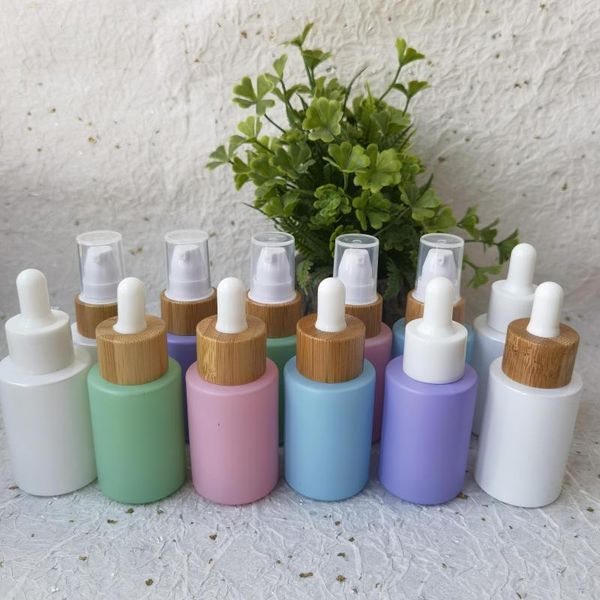 Bouteilles de stockage gratuites 5pcs 30ml Couvercle de compte-gouttes en bambou pour récipients cosmétiques en plastique en verre coloré