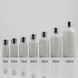 Opslagflessen mini verpakking opaalglazen fles 10 ml witte binnenstop met zilveren deksels