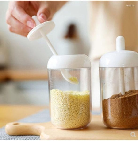 Bouteilles de rangement Boîte d'assaisonnement contenant du distributeur d'épices avec des pots de cuisine en verre à cuillère à cuillère de couvercle pour sucre de sel