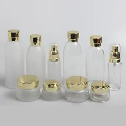 Bouteilles de stockage en gros 150 ml en verre givré et transparent contenant de la crème de toner avec bouchon à vis en or à vendre bouteille d'emballage cosmétique