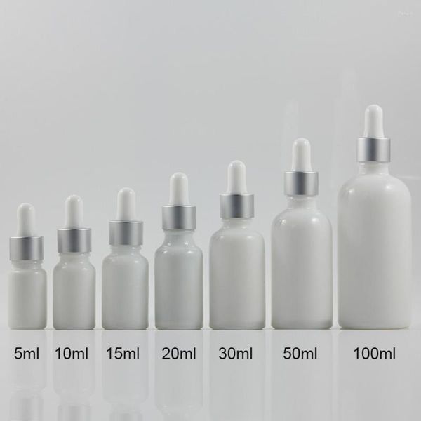 Botellas de almacenamiento Venta al por mayor 50 piezas 30 ml Botella cuentagotas de forma redonda blanca Envase de vidrio vacío 30 Ml Aceite esencial