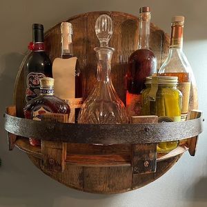 Soportes de almacenamiento Bastidores Exhibición de botellas de licor hechas a mano Montado en la pared Estante de vino redondo vintage Estante de vino de madera Estante de whisky Estante de bar Estantes de bar