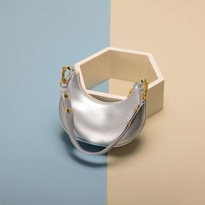 Sortie du magasin 2024 nouveau sac à la mode pour femmes Simple et polyvalent Mini sac à main de mode croissant une épaule petit Portable sous les bras