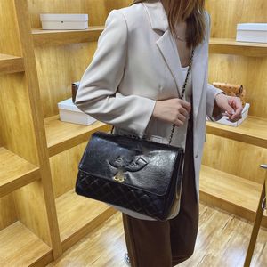 Tienda Bolso Liquidación Venta 2024 Bolso para mujer Nuevo Solo Hombro Lingge Cadena Axila Pequeño Viento Fragante Popular Color Sólido Stray Crossbody