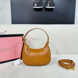 Les paquets de magasin sont des sacs à bandoulière simples vendus à bas prix Mi2024 New Moon Half Underarm Bag Sac à main polyvalent du même style Zhang Yuanying