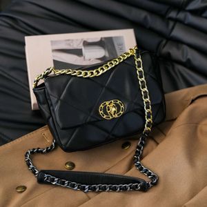 Bewaar schoudertassen zijn 90% korting op zwarte handtas voor vrouwen in 2024 Nieuwe modieuze diamant roosterketen Crossbody tas high-end en stijlvol handig een klein vierkant