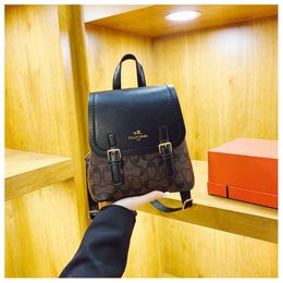 Tienda Bolsas de diseñador al por mayor Bolso de hombro Mochila para mujer para viajar con textura simple Nueva versión coreana occidentalizada Mujeres populares Este