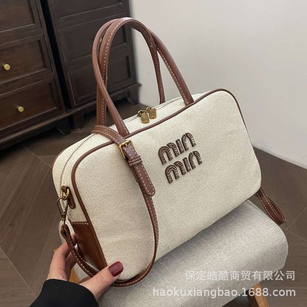 Tiendas Exportación Bolsos de hombro de diseñador Bolso popular de este año para mujeres en 2024 Nuevo bolso tipo almohada cruzado versátil y de alta gama coreano de lona