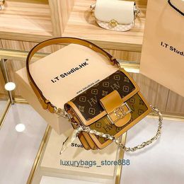 Les magasins vendent des sacs de créateurs en ligne à bas prix Hong Kong Dign Underarm Leather Vintage Versatile One-shoulder Cross-body Women's 2023 Autumn and Winter New Fashion