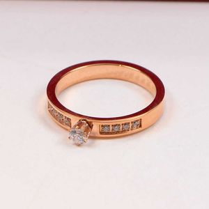 Straight Love Ring à la mode et élégant en acier en acier en titane couple 18 carats en or avec intégration de diamant