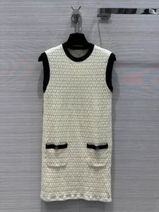Rechte buis Minimalistische trui mouwloze jurk runway 2024 Nieuwe zomer herfst o nek mode designer jurken dezelfde stijl jurk 0514-6