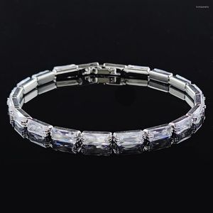 Strand 2023 Luxe Princesse Cut Argent Couleur Sur La Main Bracelet Bracelet Pour Les Femmes Anniversaire Cadeau Bijoux En Gros Moonso S8169