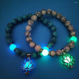 Strand Natural Charm Lava Stone Beads Bracele Unisexe Lumineux Jewelry Alloy Hollow Lotus Pendant Accessoires Bangle pour femmes