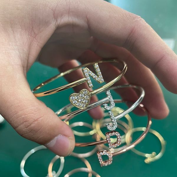 Brins 2023 Bracelet de lettre personnalisée de mode pour femme bijoux personnalisée bijoux zirconia pave définit le bracelet initial en gros