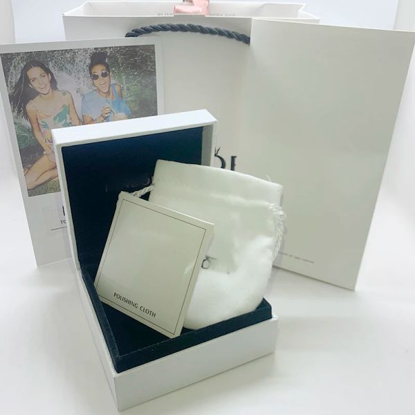 Collier bracelet de brins Boîte d'emballage blanc Boîte cadeau Boîtes de bijoux et emballage en gros avec coffre-cadeaux de logo pour ensemble de bijoux