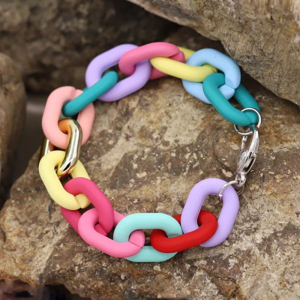Bracelets de brins pour femmes 2022 Nouvelles mode bracelet de chaîne acrylique colorée sur les bijoux à la main Gifts pour femmes