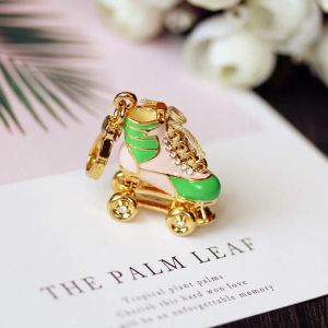 Brins Fashion Small Pink / Green Roller Skates Charm Sac à main chaînes de fermeture éclair pour femmes bracelet, collier pendentif bijoux fille cadeau