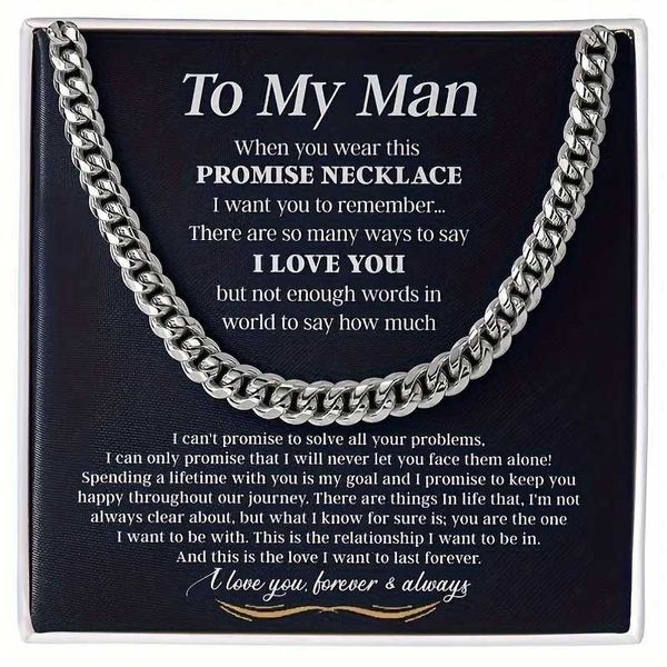 Les brins donnent à mon homme un collier de chaîne cubain comme une promesse cadeau de donner le collier à l'homme du collier d'anniversaire de mariage de bijoux à lui 240424